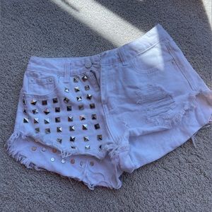 Studs white short pants